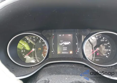 2020 Jeep Compass Latitude 4X4 z USA, uszkodzony, nr VIN 3C4NJDBB1LT196918